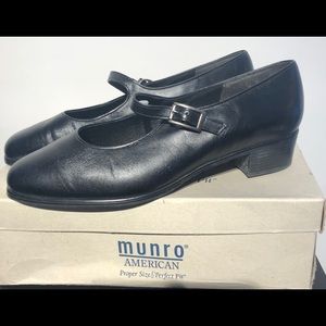 Munro Black Leather Mary Janes Size 12 WW